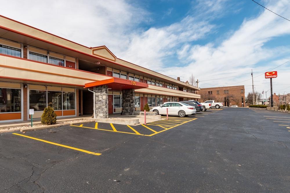 Econo Lodge Zanesville Exterior photo