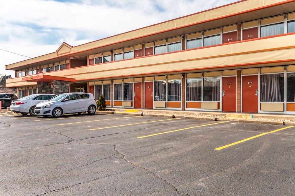 Econo Lodge Zanesville Exterior photo