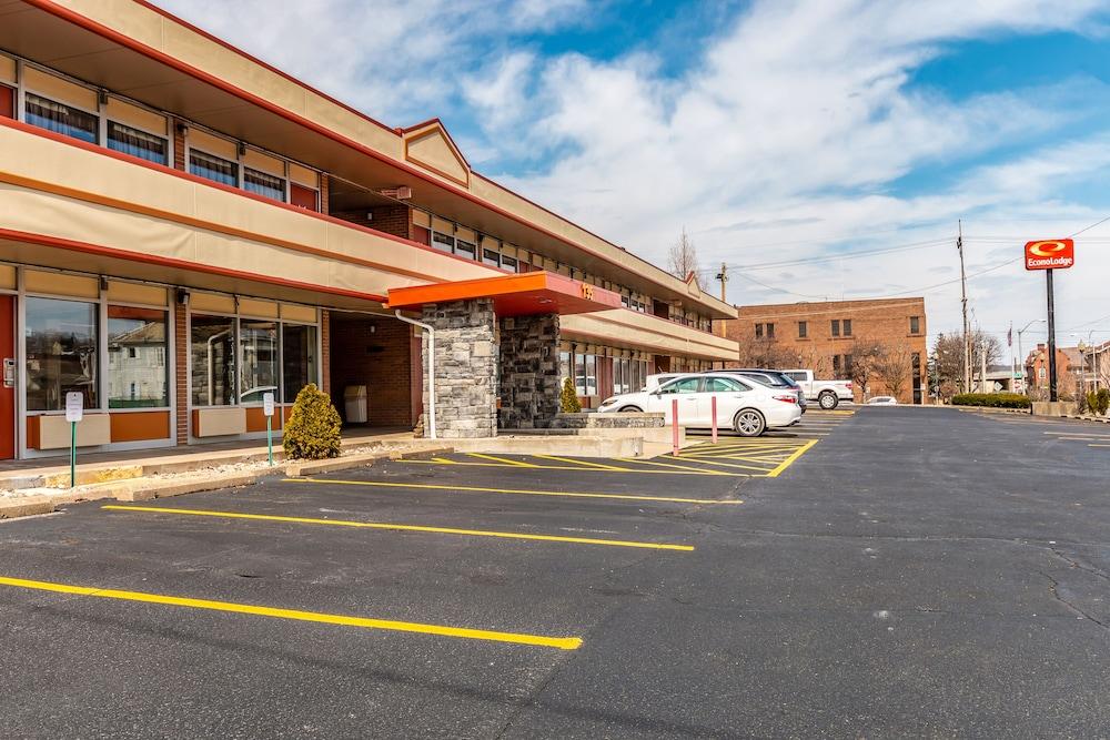 Econo Lodge Zanesville Exterior photo