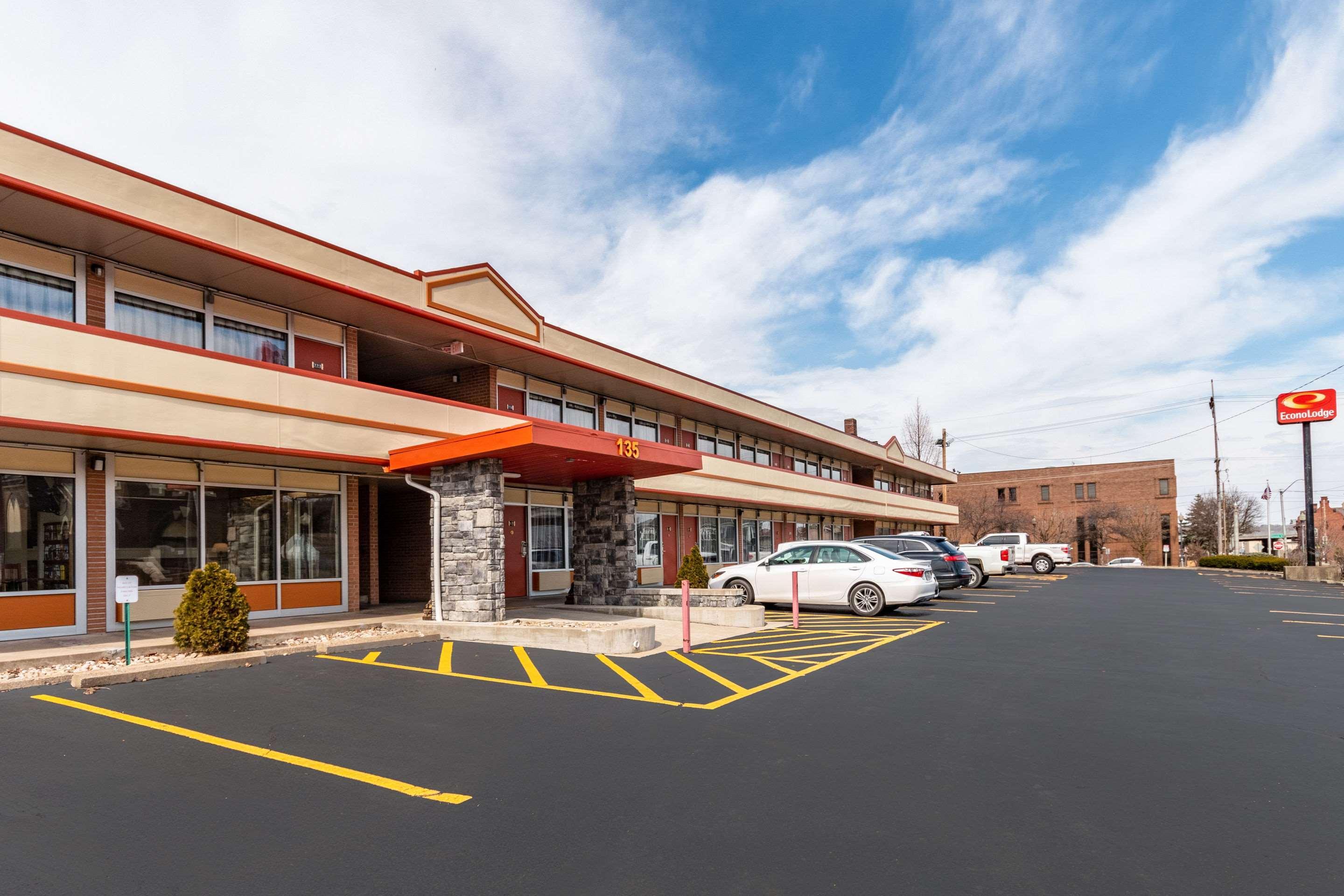 Econo Lodge Zanesville Exterior photo