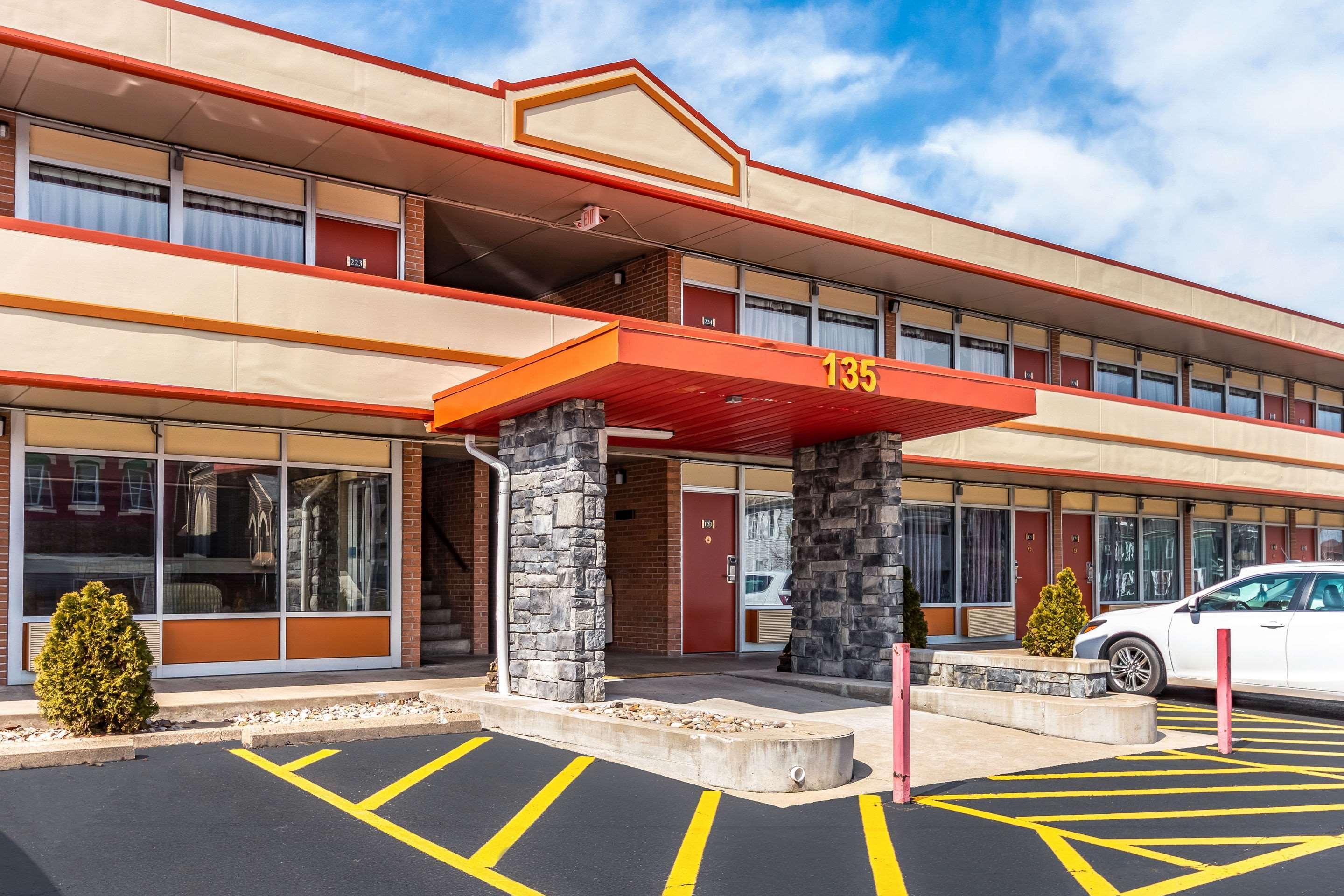 Econo Lodge Zanesville Exterior photo