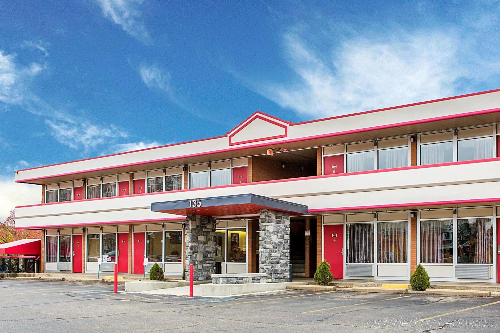 Econo Lodge Zanesville Exterior photo